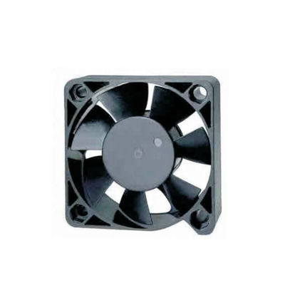50x50x15mm DC Axial Cooling Fan Industrial ปริมาณอากาศขนาดใหญ่